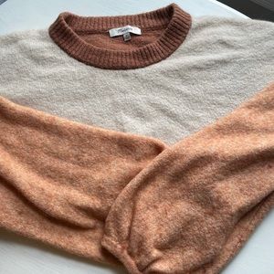Woman’s Madewell sweater size M. Neutral color palate.